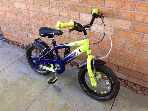 A 14-inch kids' bike is typically suitable for children aged 3 to 5 years